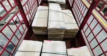 石嘴山 黄金麻花岗岩荔枝面，光面毛板装车完成