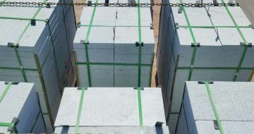 石嘴山 芝麻白花岗岩5公分地铺石 花岗岩厂家工厂装车日常