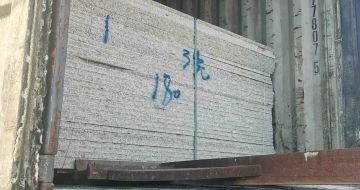 石嘴山 芝麻白花岗岩石材3.0公分光面毛板装柜出货