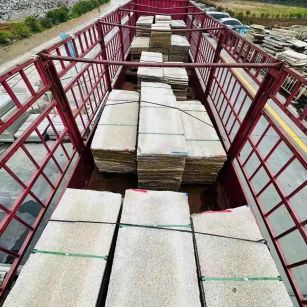 石嘴山 黄金麻花岗岩荔枝面，光面毛板装车完成