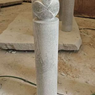 石嘴山 芝麻白花岗岩石材挡车石柱、停车柱、圆柱挡车柱、方柱挡车柱等