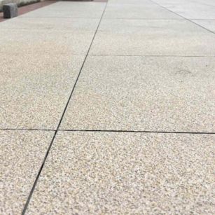 石嘴山 黄金麻花岗岩石板材荔枝面地面铺装效果