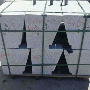 石嘴山 芝麻白异形坐凳，石凳