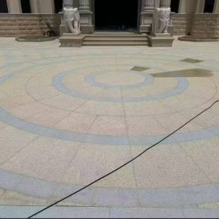 石嘴山 黄金麻芝麻灰花岗岩石材地铺拼接效果