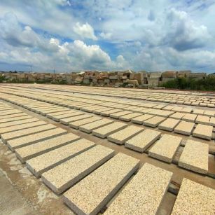 石嘴山 黄金麻荔枝面花岗岩石材地铺石防护中