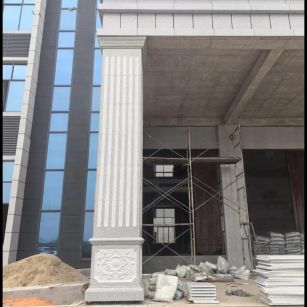 石嘴山 芝麻白光面花岗岩门楼大柱（罗马柱）配雕花底座