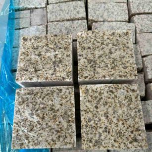 石嘴山 黄金麻花岗岩自然面小方块，弹石，马蹄石等