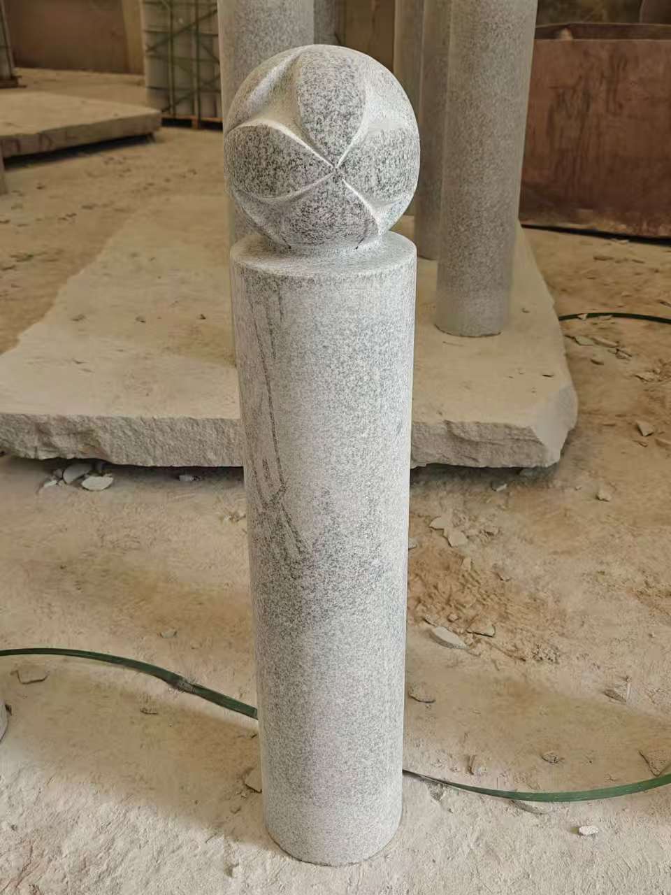 石嘴山 芝麻白花岗岩石材挡车石柱、停车柱、圆柱挡车柱、方柱挡车柱等