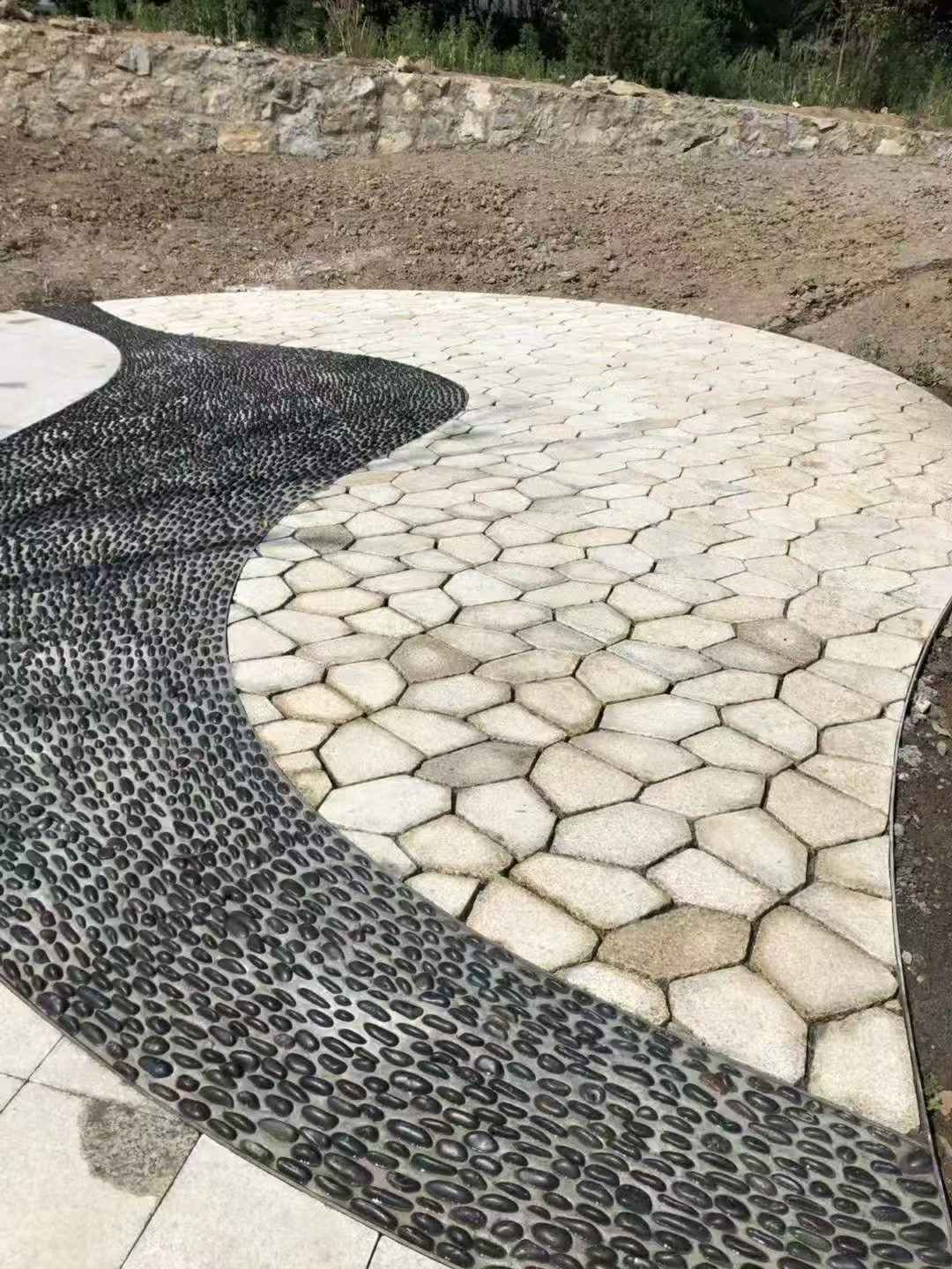 石嘴山 黄金麻冰裂纹地铺石工地铺装案例