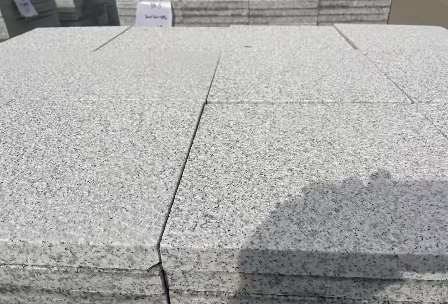 石嘴山 白麻花岗岩石材推荐 荔枝面地铺石