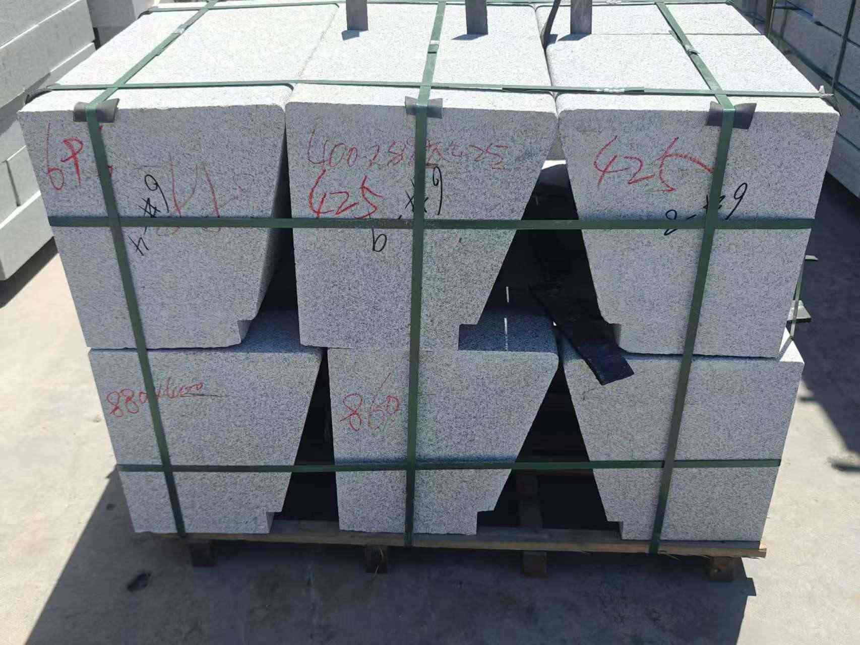 石嘴山 芝麻白异形坐凳，石凳