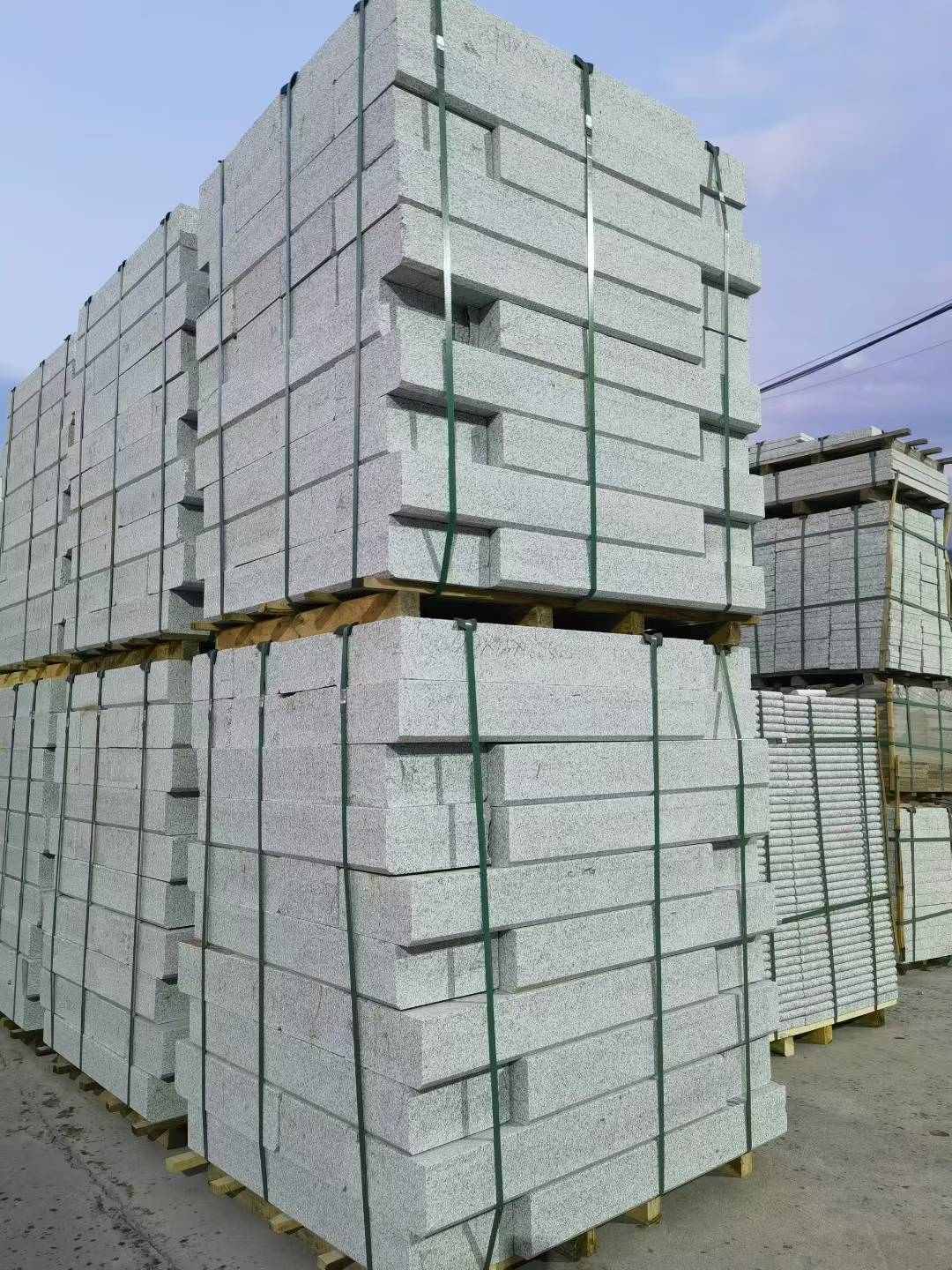 石嘴山 芝麻白花岗岩路沿石，路缘石，路肩石，道牙，立缘石，马路牙子，街沿石，侧石等