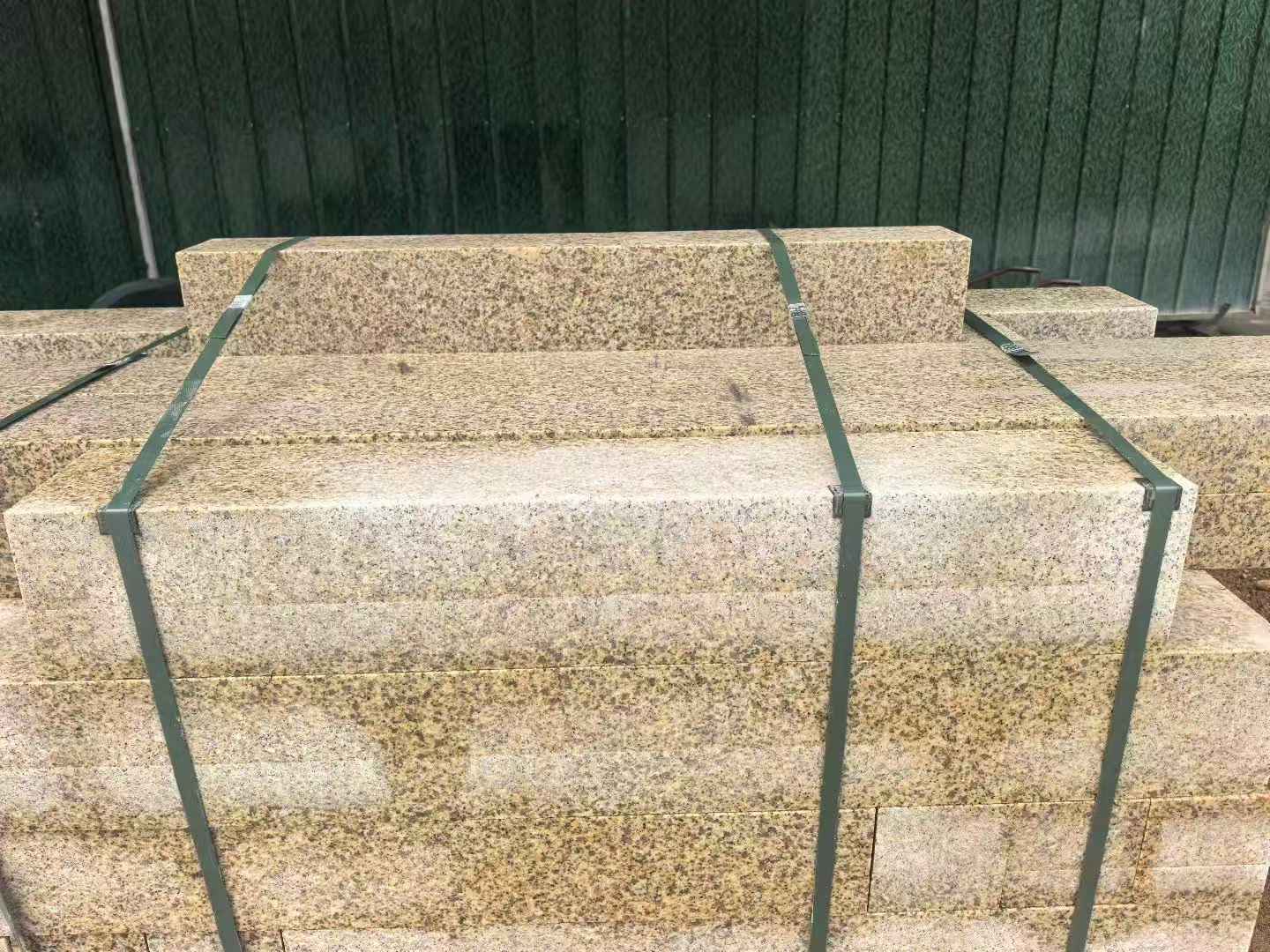 石嘴山 黄金麻花岗岩石材机切面栏杆料半成品