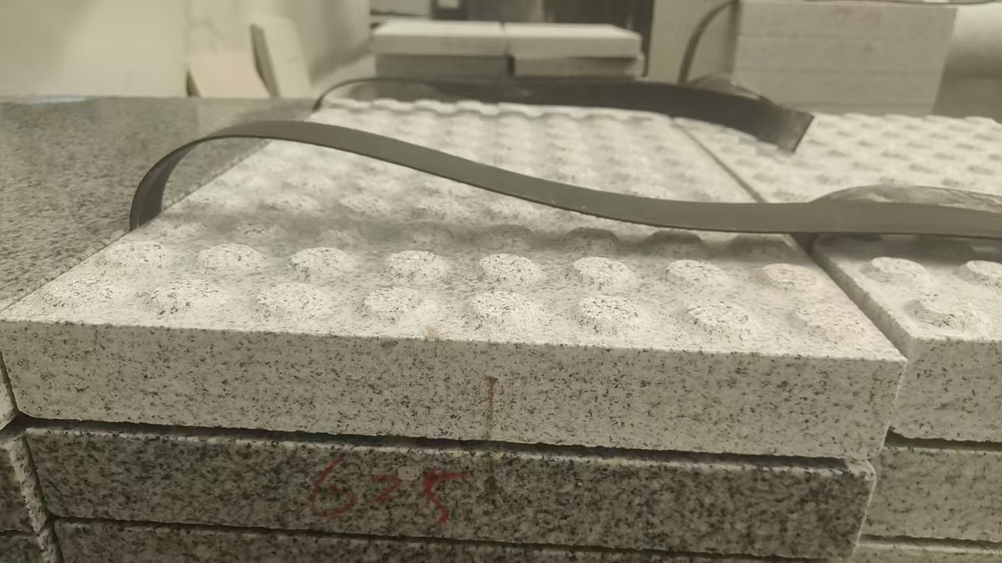 石嘴山 芝麻白花岗岩6.0公分荔枝面五轴加工雕刻盲点