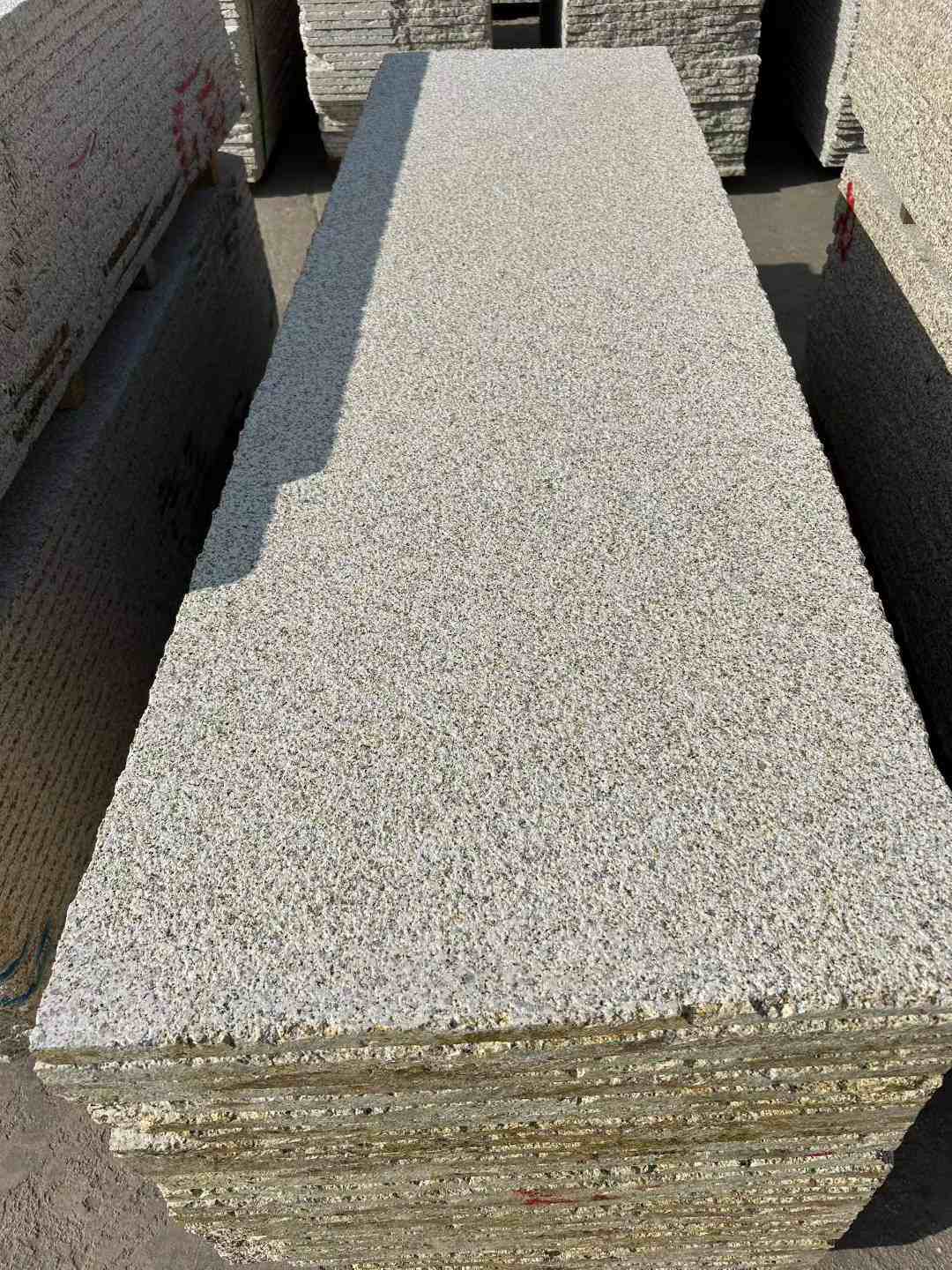 石嘴山 黄金麻花岗岩荔枝面毛板，半成品