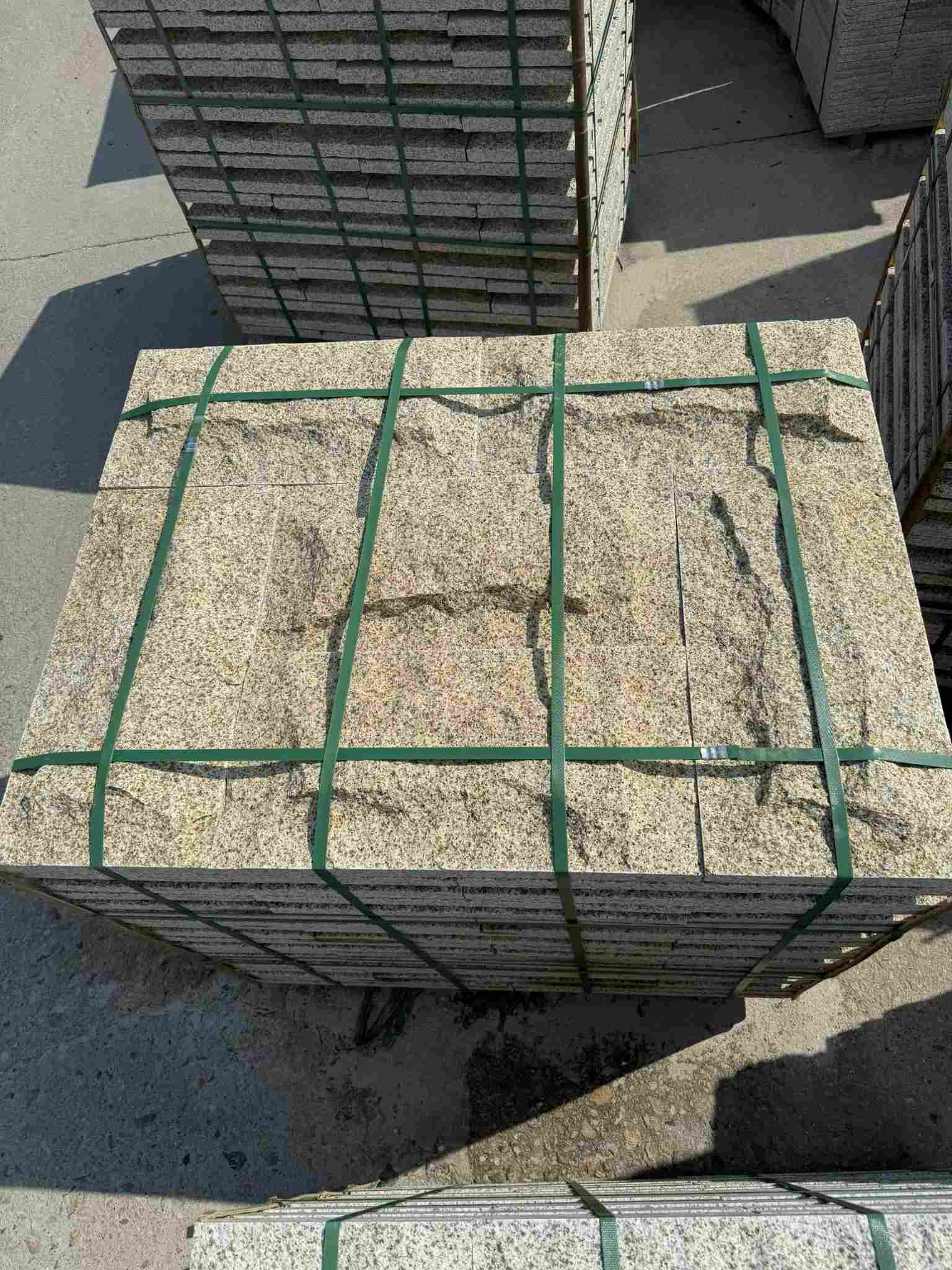 石嘴山 黄金麻花岗岩石材自然面蘑菇石成品