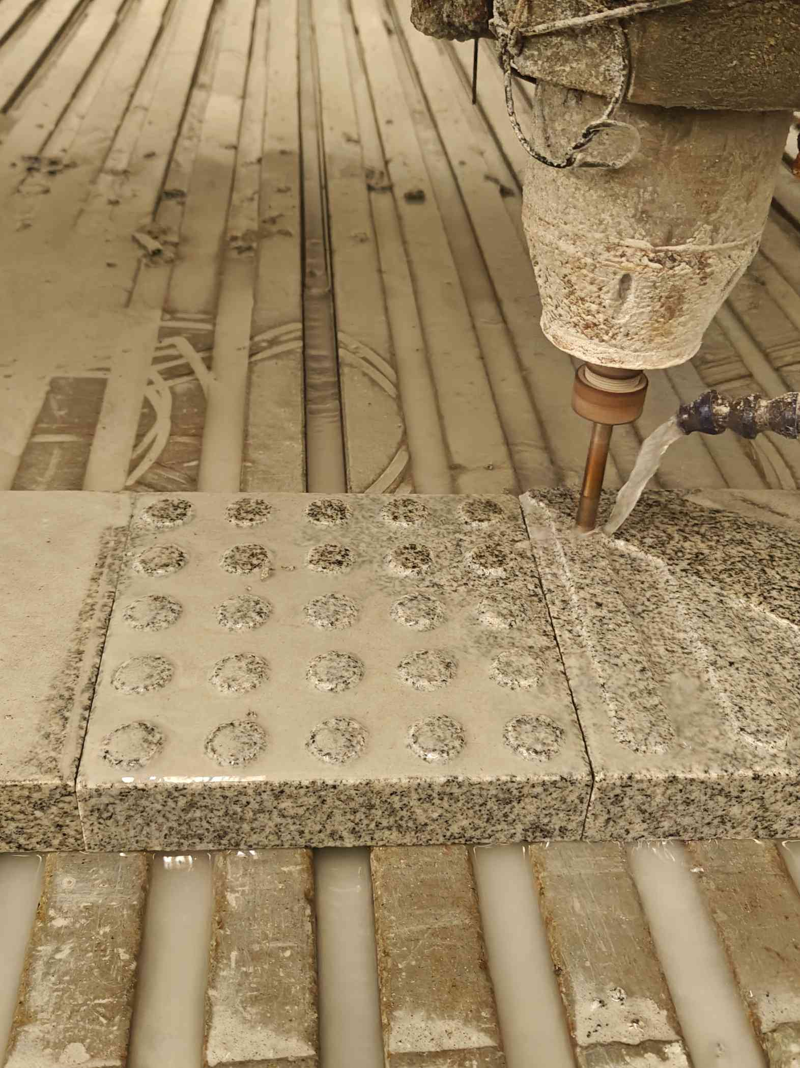 石嘴山 芝麻白花岗岩石材盲人石、盲道石、盲点石