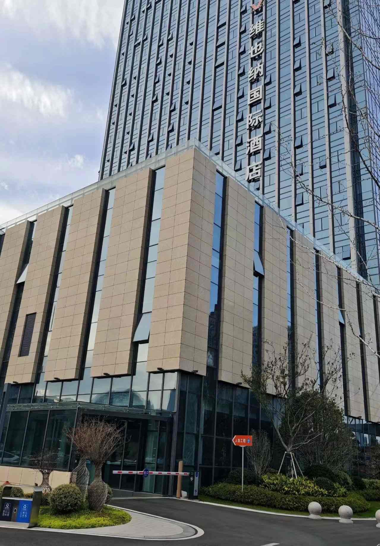 石嘴山 黄金麻花岗岩外墙干挂