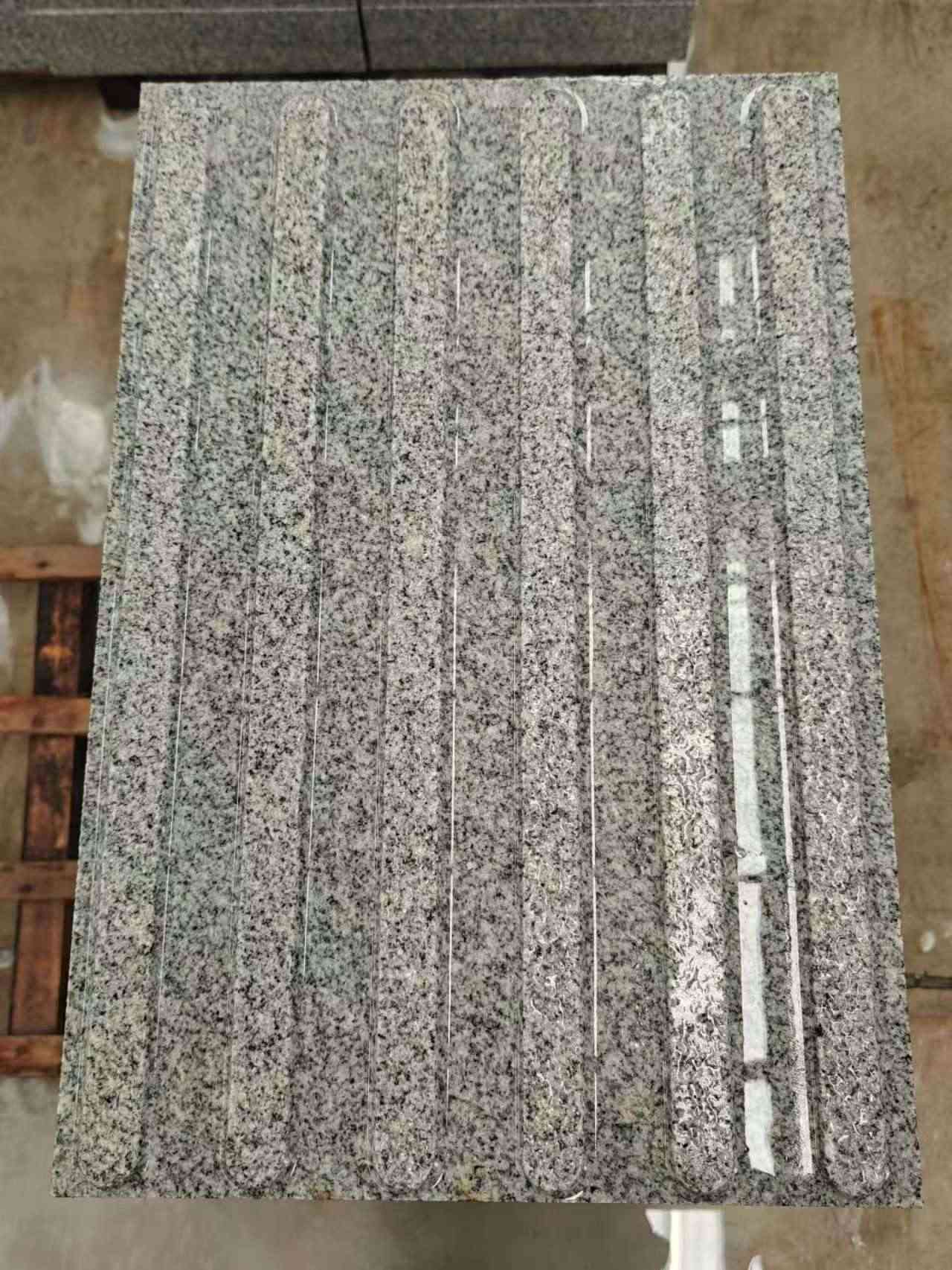 石嘴山 芝麻白花岗岩荔枝面雕刻盲道，盲条