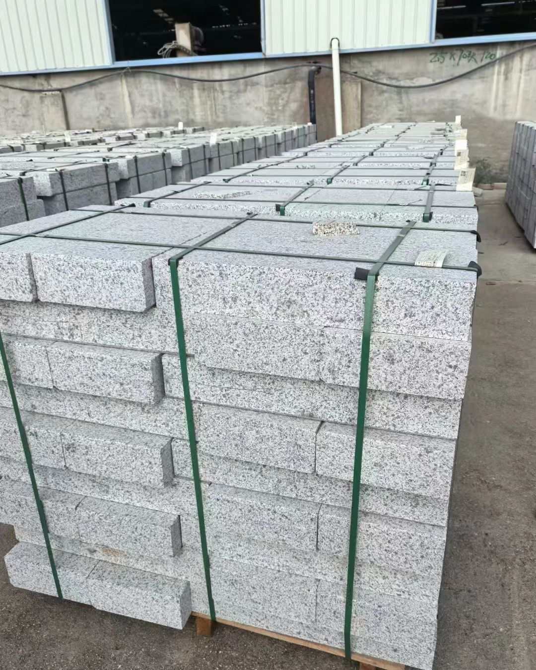 石嘴山 白麻花岗岩路沿石，弧形路沿石，道牙石，马路牙子，界石，路缘石，平沿石，直岩石，平缘石等