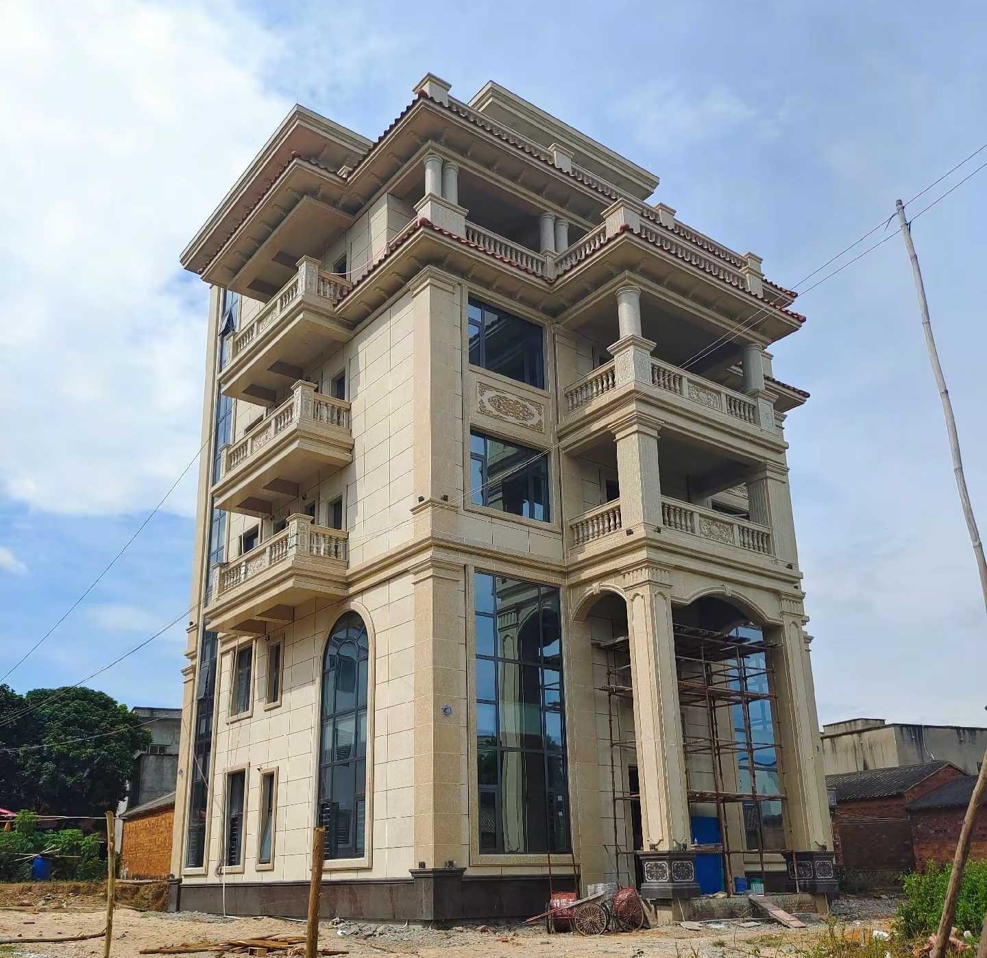 石嘴山 黄金麻花岗岩石材别墅外墙干挂搭配（雕花栏杆花瓶柱门楼罗马柱）