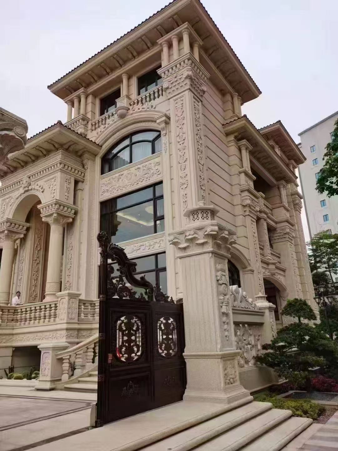 石嘴山 黄金麻花岗岩别墅外墙干挂效果展示