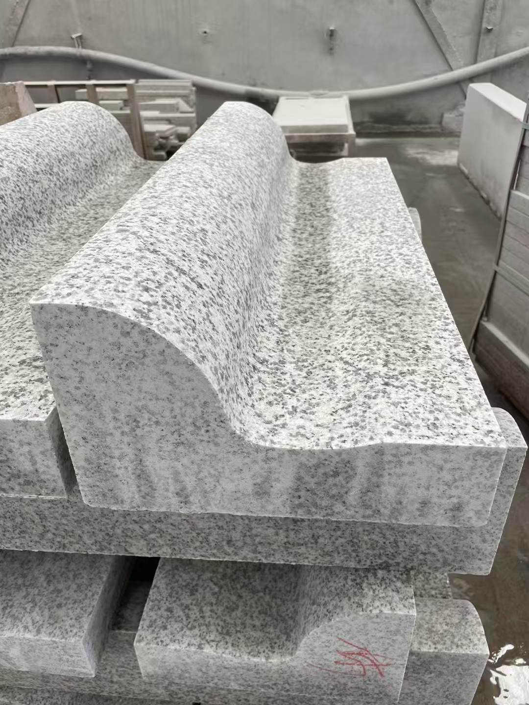 石嘴山 白麻花岗岩S型路沿石，路侧石，马路牙子等