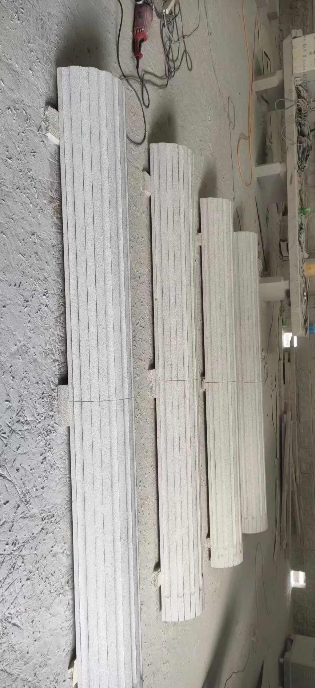 石嘴山 花岗岩厂家带你看白麻花岗岩门楼大柱柱皮