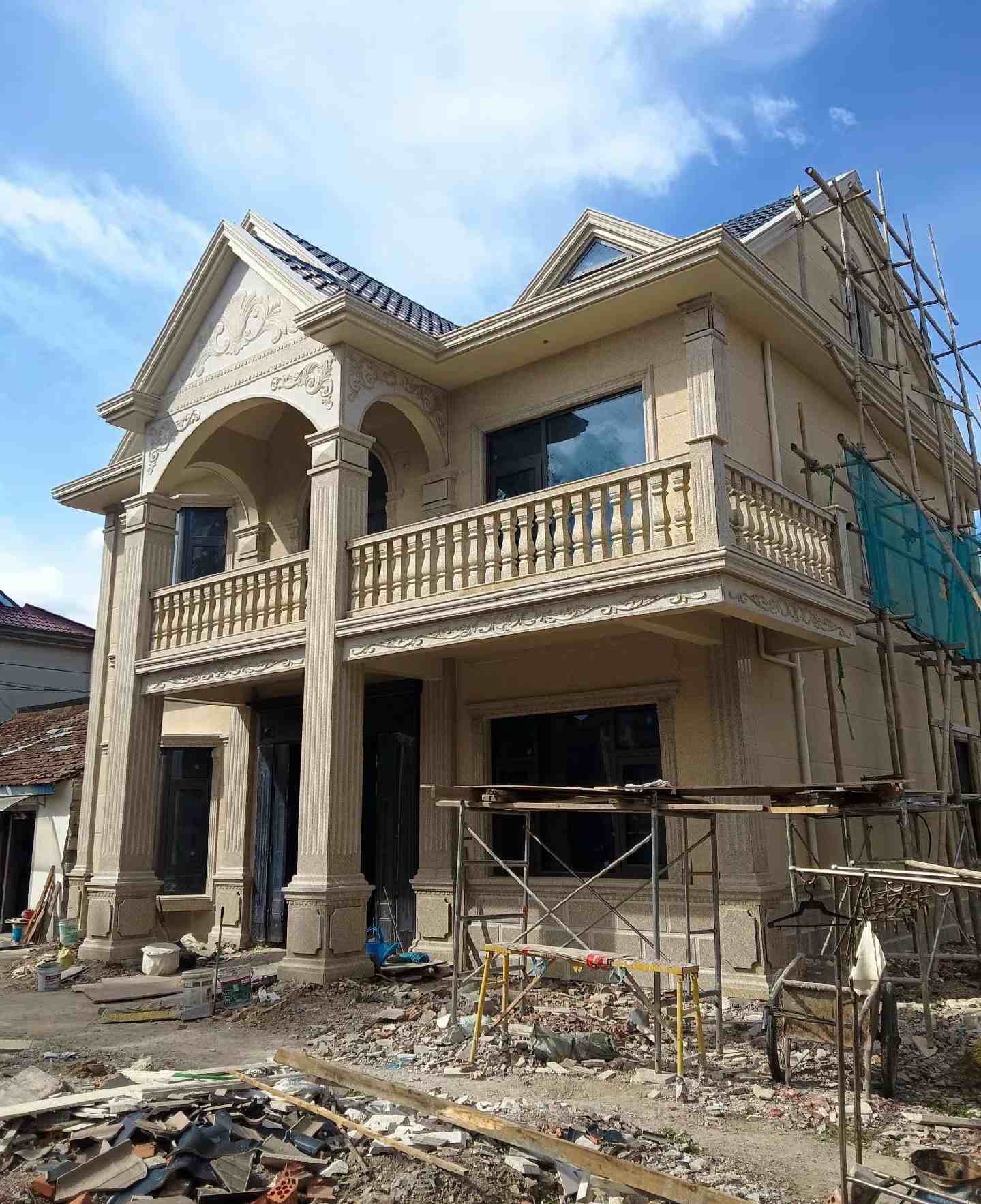 石嘴山 黄金麻花岗岩石材私人别墅雕花门楼柱阳台栏杆