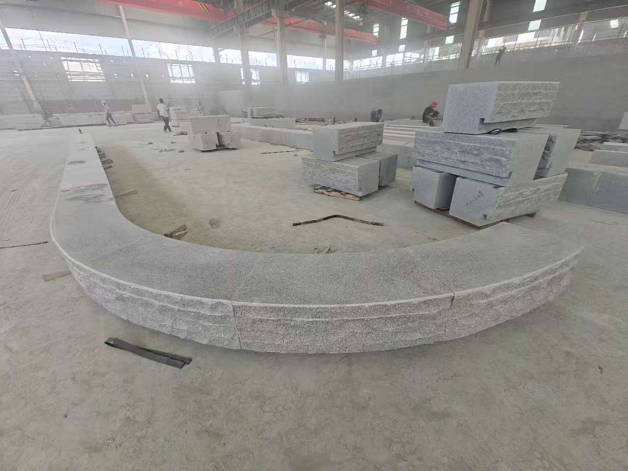 石嘴山 芝麻白异形坐凳，自然面光面弧形加工