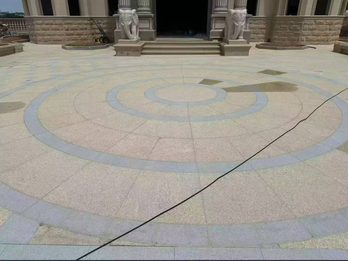 石嘴山 黄金麻芝麻灰花岗岩石材地铺拼接效果