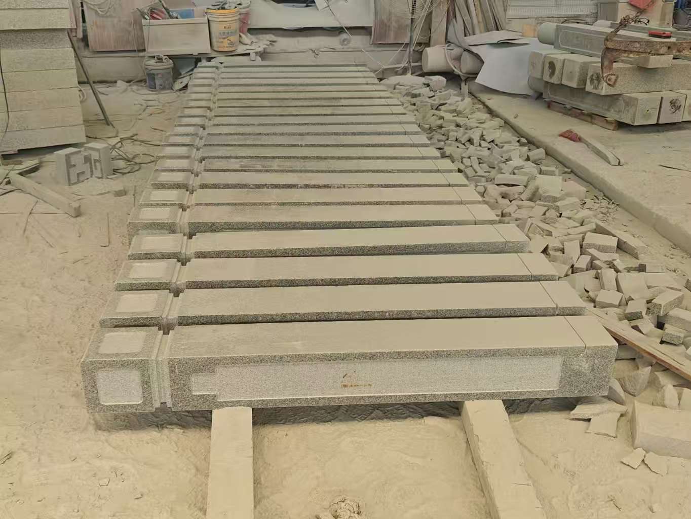 石嘴山 芝麻白异形加工雕刻-栏杆大柱，方柱